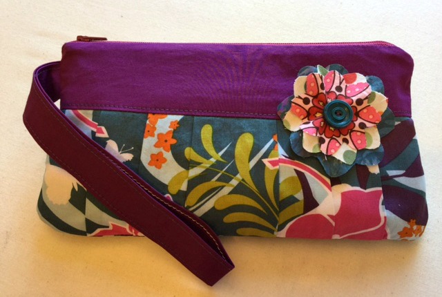 Pattern Review: Easy Wristlet Purse by Sue Kim – The Daily Sew