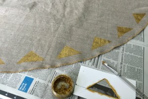 How to Make a Tree Skirt – The Daily Sew