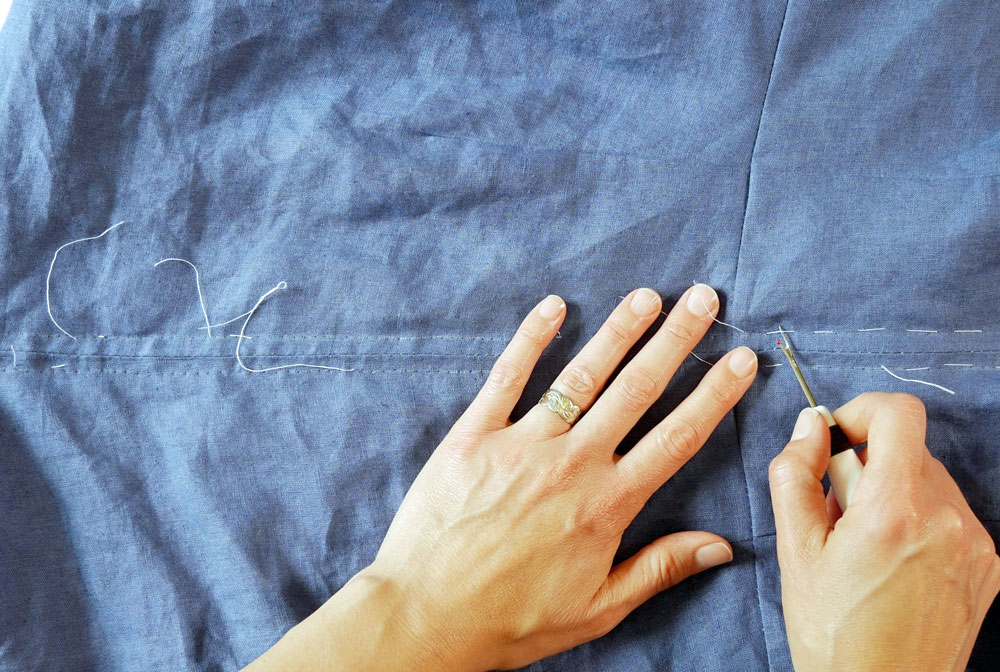 how to sew in a zipper by hand