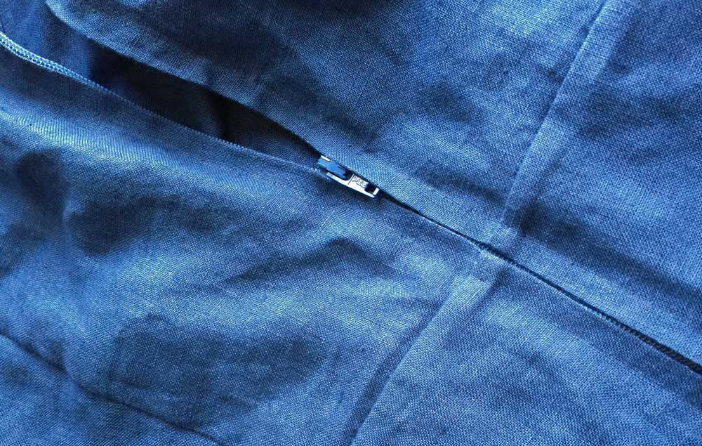 how to sew in a zipper by hand