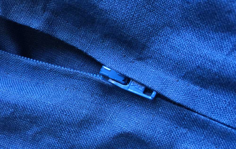 How To Sew A Zipper By Hand? - Quick Tutorial!