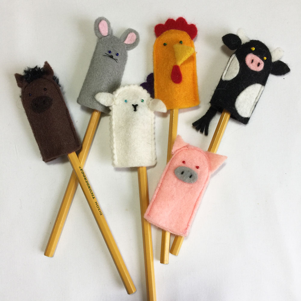 felt finger puppets; a mouse, a pig, a rooster, a cow, a horse and a lamb