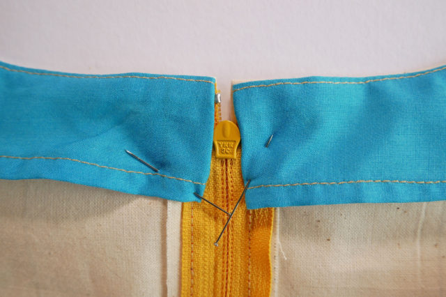 How to Sew In the Ends of a Zipper – The Daily Sew